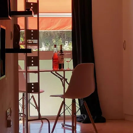 Petit Apartment *
